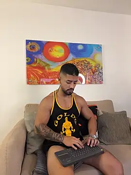 Ezzio_Scolaro's Live XXX Chat