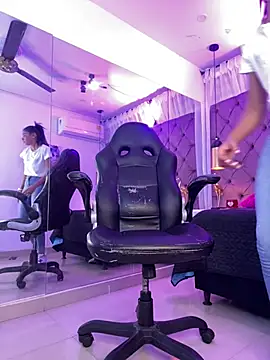 Chat +18 de Auri__ ao vivo