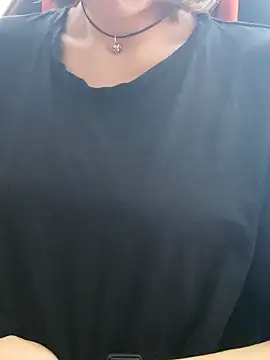 Aashikalaa Adlı Modelin Canlı XXX Sohbeti