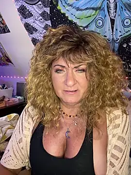 SuzyCatzz Chat XXX in diretta