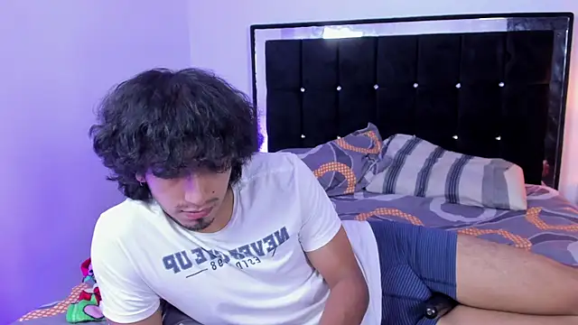 Show modela Shy_Mateo na web-kameri