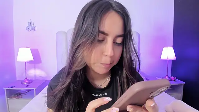 SofieBunnie Chat XXX live