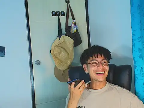 Živý XXX chat ThiiagoSaeenz