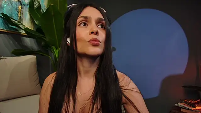 Danna-Saenz Adlı Modelin Canlı XXX Sohbeti