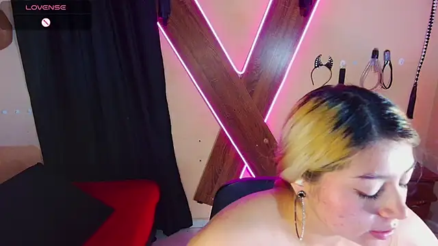 Show modela Lizzysubextrx na web-kameri