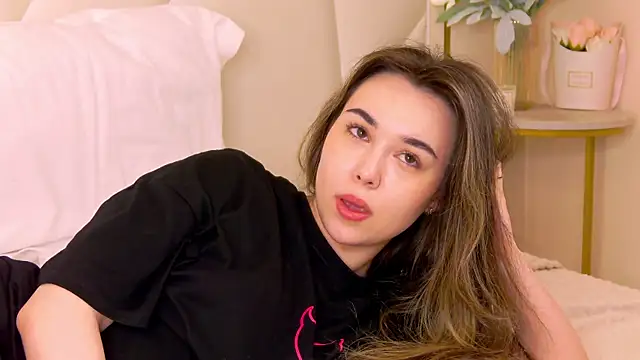 Chat +18 de MiaMarlow ao vivo