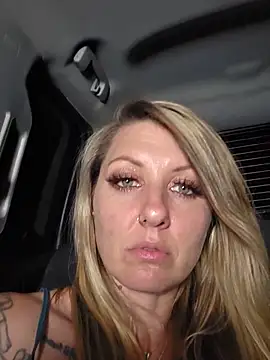 SheIsSomethingn Live XXX chat