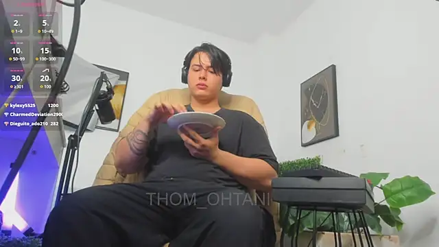 دردشة Thom_Ohtani الجنسية المباشرة