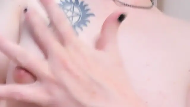 MickeQuinee Chat XXX in diretta