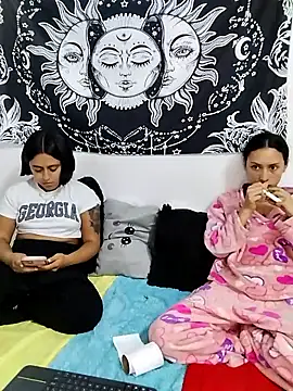 Chat +18 de emily_n_abby ao vivo