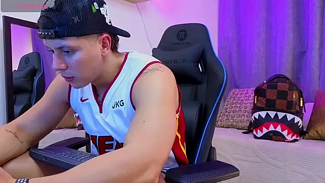 Chat +18 de ASHTON_HILS ao vivo