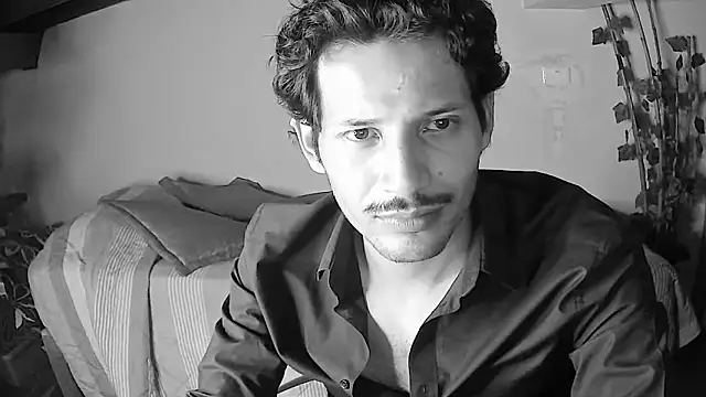 Nicholasrodrii লাইভ XXX চ্যাট