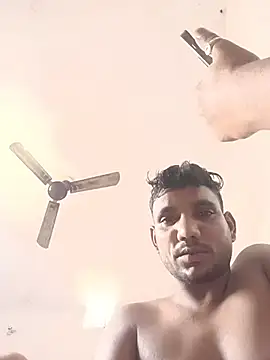 دردشة BiggerDickGuy الجنسية المباشرة