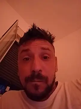 babydolltrans: διαδικτυακό σόου στην κάμερα