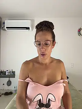Chatroom XXX en direct de YOURSDEBORA