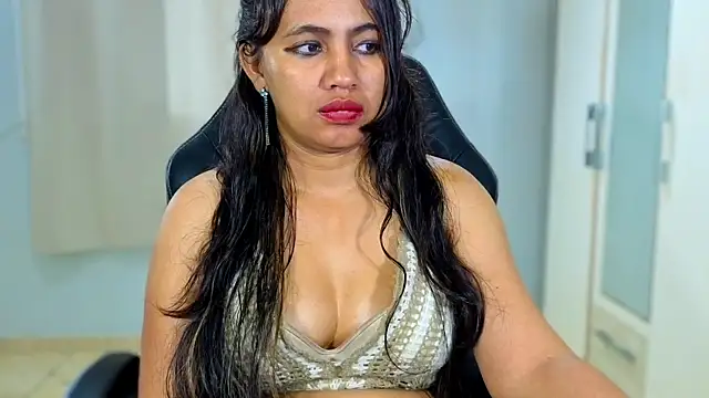 Chat +18 de FannyXhot ao vivo