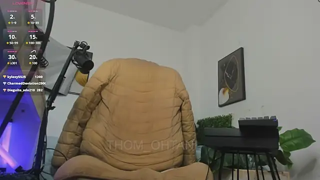 Chat +18 de Thom_Ohtani ao vivo