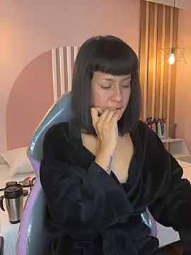 Valkiriia_wiine Chat XXX in diretta