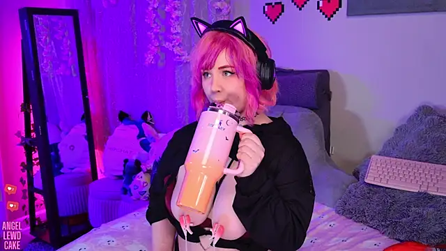 Czat XXX na żywo – Angel-Lewd-Cake