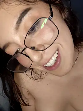 MiiaCullens Chat XXX live