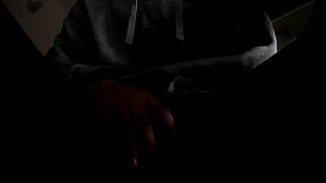 s_sven03 Show Webcam