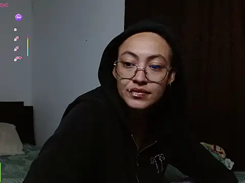 Amitlu_ élő XXX-chatje