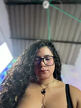 Simone_Miller Adlı Modelin Web Kamerası Şovu