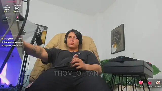 XXX chat uživo modela Thom_Ohtani