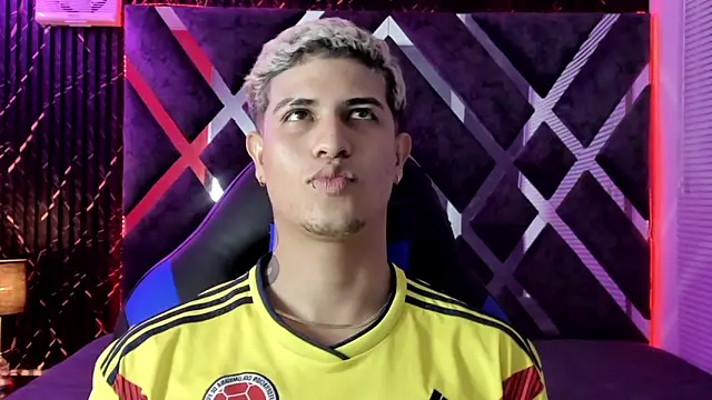 Chat +18 de dominic_connor ao vivo