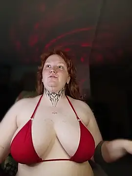 Chat XXX en directo de CURVYSAKURA