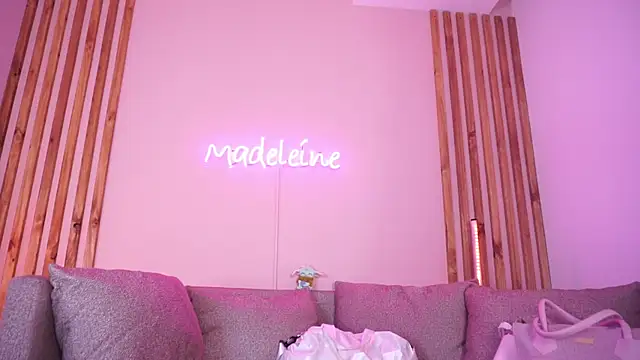 MadeleineSanez's Live XXX Chat