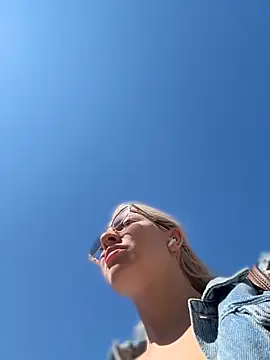 NewLale élő XXX-chatje