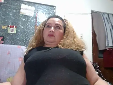 Chatroom XXX en direct de Perla1981--