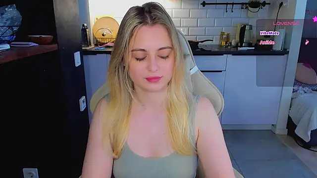 blonde_kellyy's Live XXX Chat