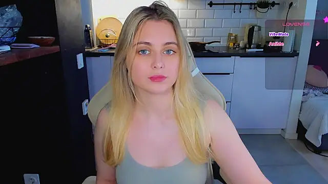 blonde_kellyy XXX чат на живо