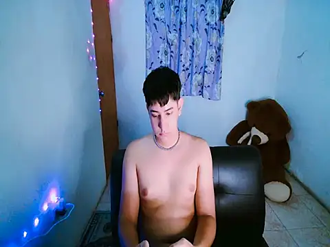 Show modela sweetboyxxx11 na web-kameri