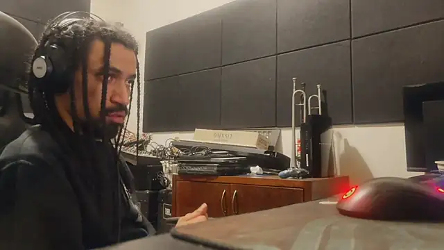FavelaDaddyCum's Live XXX Chat