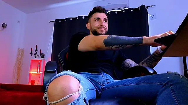 MightyAaron66n Live XXX chat