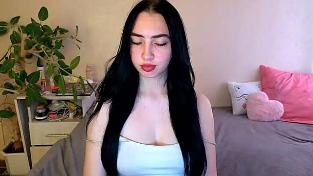 WildKittenX_ Adlı Modelin Canlı XXX Sohbeti