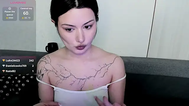 Онлайн чат XXX Dark_Moni