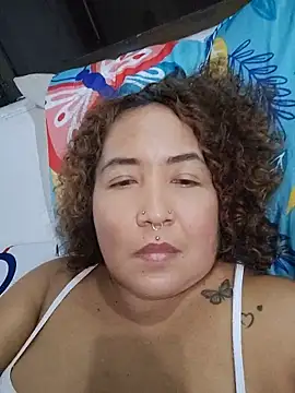 CurvyHeat live XXX chat