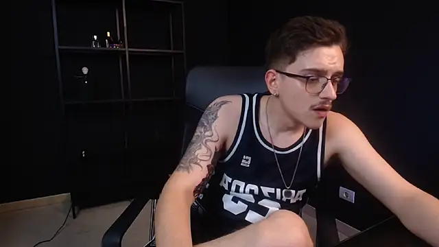 FelixStarkk Adlı Modelin Canlı XXX Sohbeti