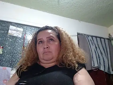 Perla1981--'s Live XXX Chat