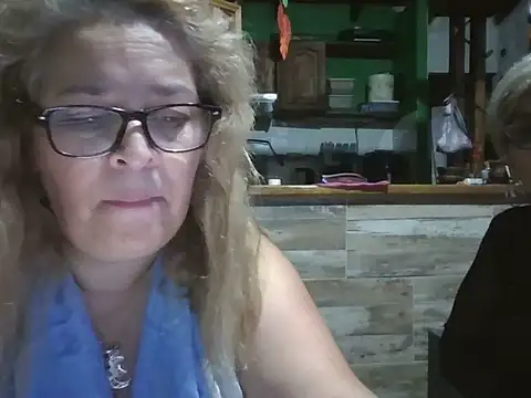 momismilf544's Live XXX Chat