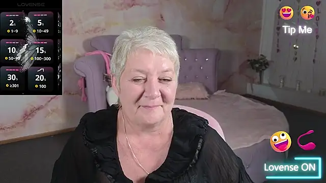 Poppy_Pulse's Live XXX Chat