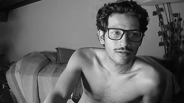 Nicholasrodrii Adlı Modelin Canlı XXX Sohbeti