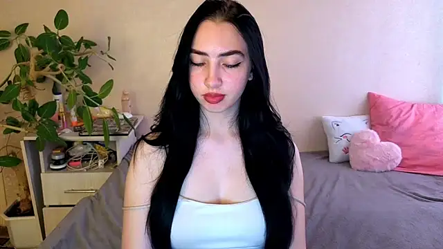 WildKittenX_ Adlı Modelin Canlı XXX Sohbeti