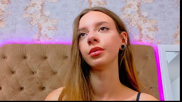 CoraVex's Live XXX Chat
