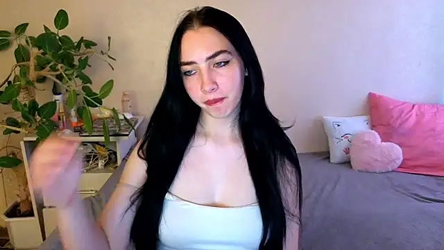 WildKittenX_ Adlı Modelin Canlı XXX Sohbeti