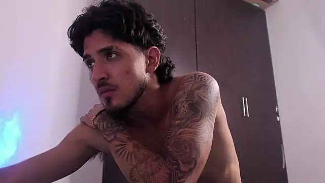 Chat XXX en directo de Kriss_Edwards